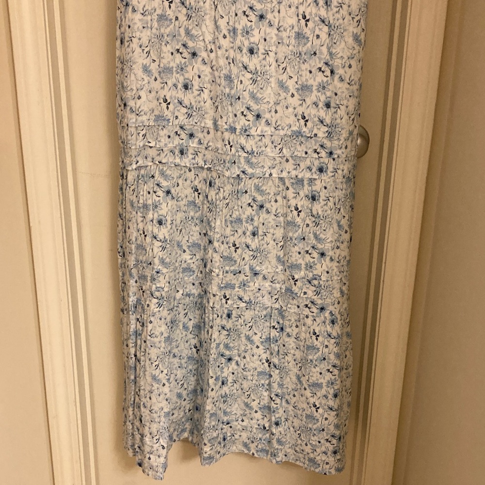 Chic Blue Floral Maxi Dress - Picture 8 of 11